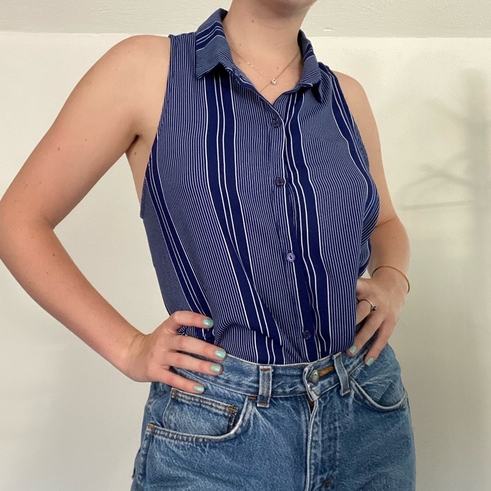 Light Collared Blouse - Picture 6 of 9